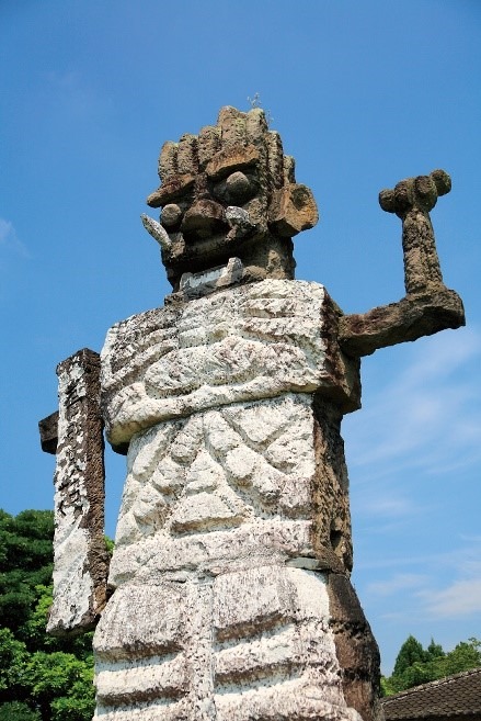 高鍋大師の巨大石像の写真